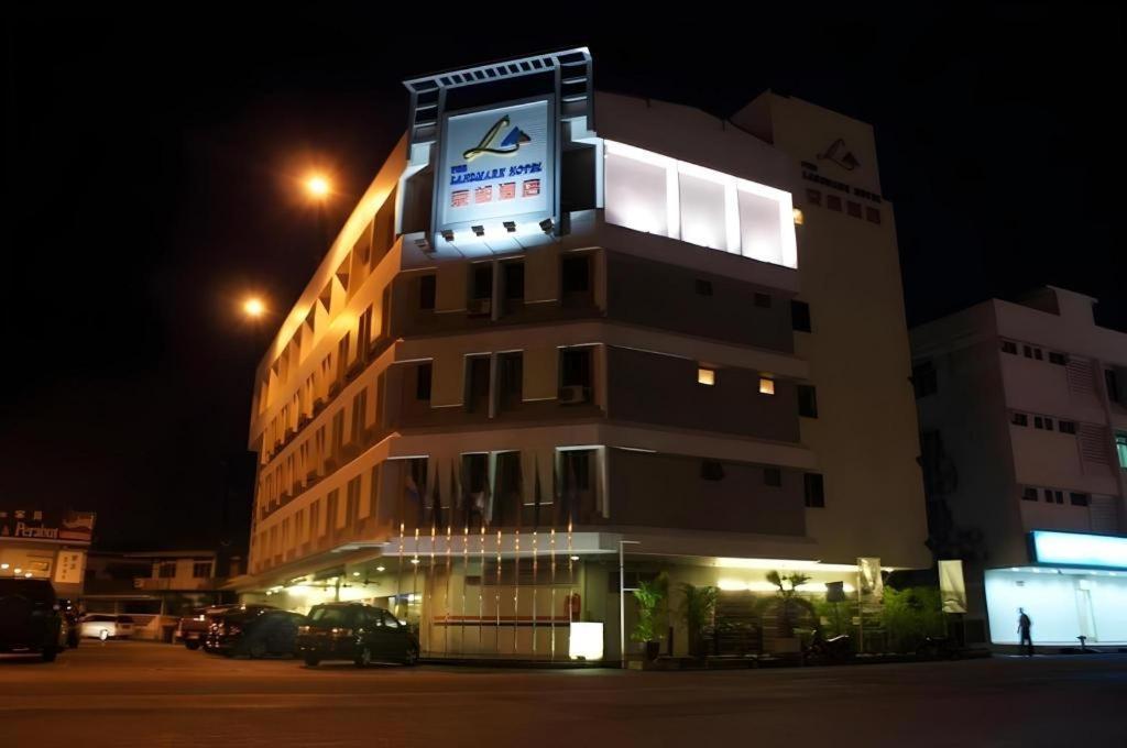The Landmark Hotel Batu Pahat Ngoại thất bức ảnh
