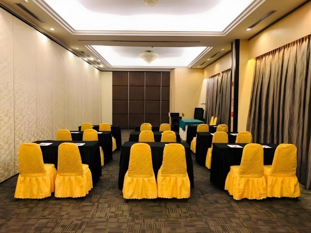 The Landmark Hotel Batu Pahat Ngoại thất bức ảnh